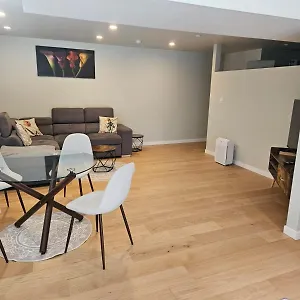 Lovely 1 Bedroom Near Town , Victoria Canada