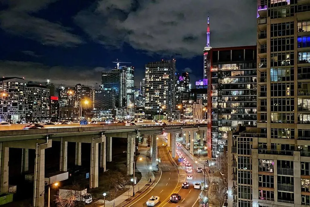 Lakeview Condo In Downtown With Free Parking. Toronto 0*,  Canada